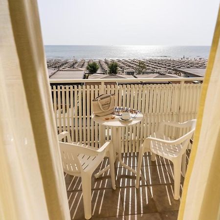 Hotel Byron Milano Marittima Exterior foto