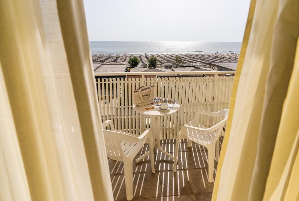 Hotel Byron Milano Marittima Exterior foto
