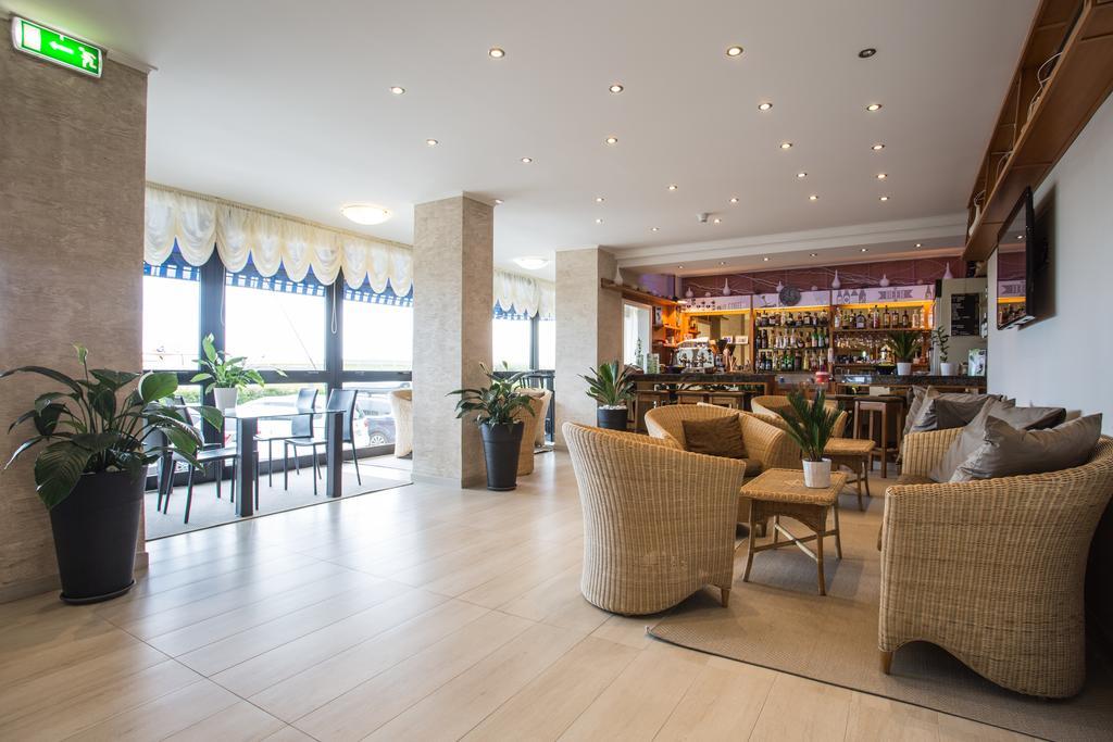 Hotel Byron Milano Marittima Exterior foto