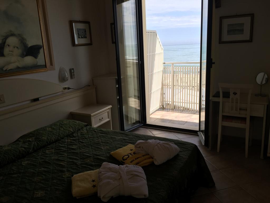 Hotel Byron Milano Marittima Exterior foto
