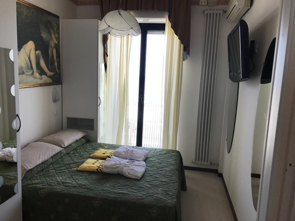 Hotel Byron Milano Marittima Exterior foto