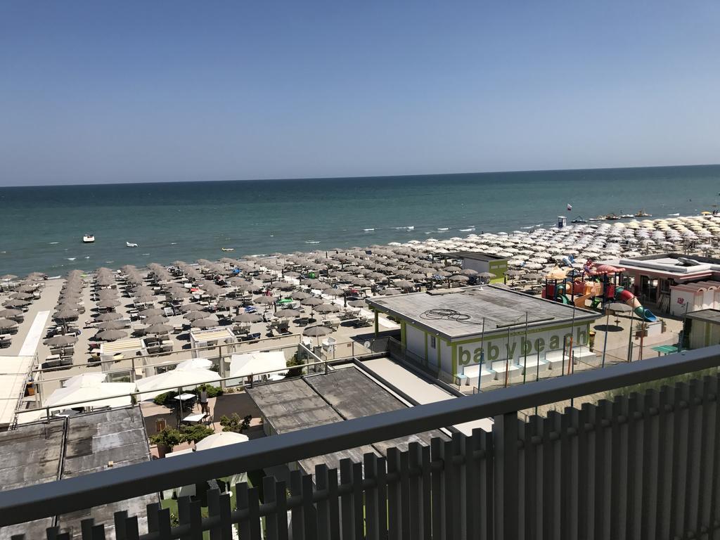 Hotel Byron Milano Marittima Exterior foto